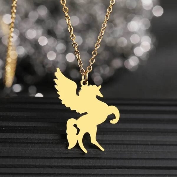 colar unicornio alado dourado